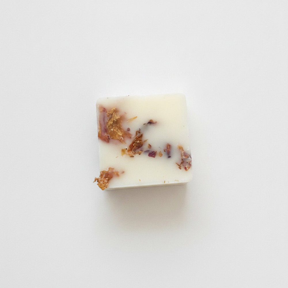 Velvet Peony & Oud botanical soy wax melt, hand-poured in Mumbles